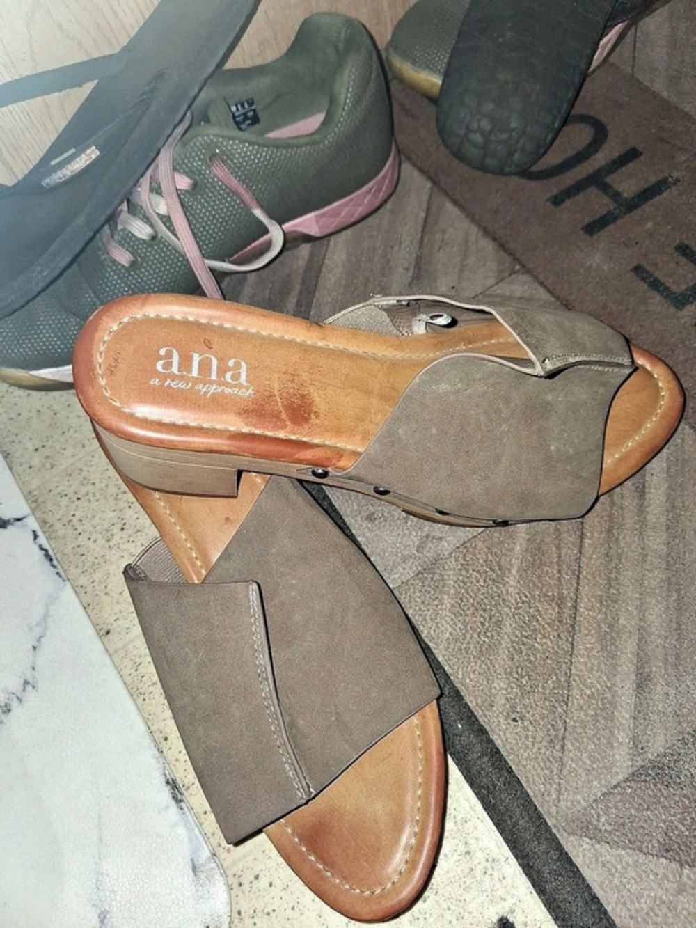 a.n.a Women's Brown Slide Sandals US 8